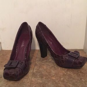 Bucco faux reptile print heels sz 8